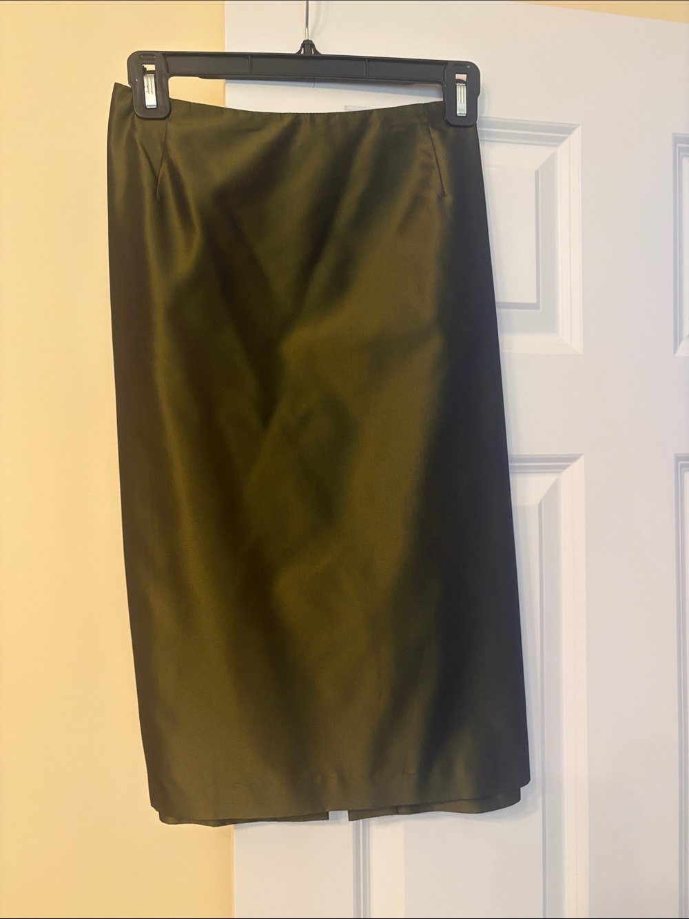 Classic Drama Olive Green Satin-Like Pencil-like Skirt